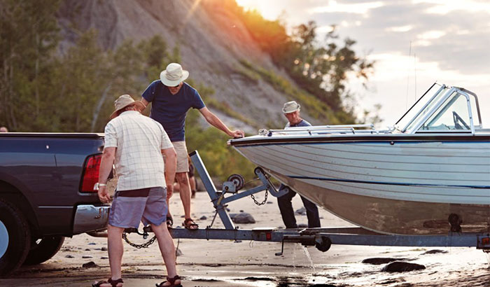 how to get boats off trailers