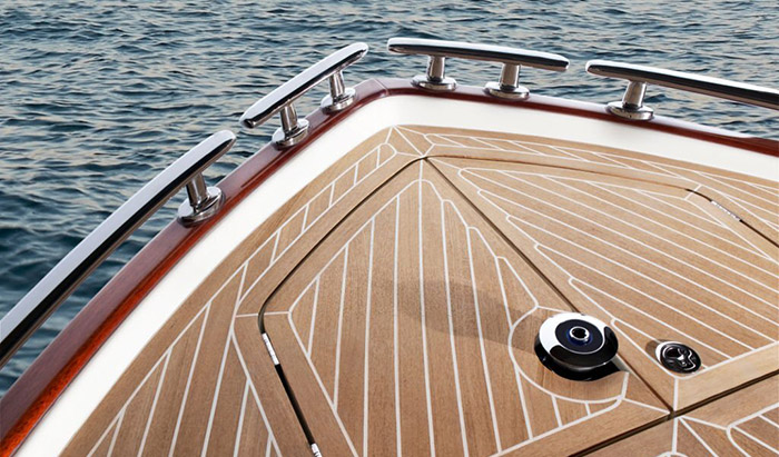 bowrider vs deck boat differences