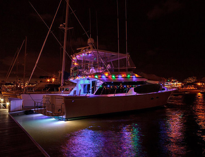 red and green boat light